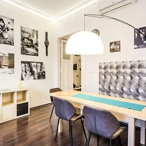 Apartment Pop Arts, Budapest